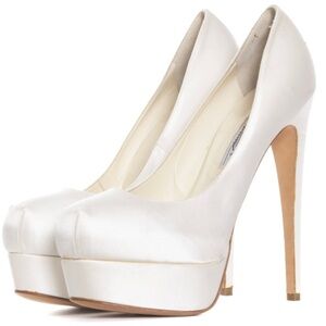 G~O~R~G~E~O~U~S Satin Cloth Pumps